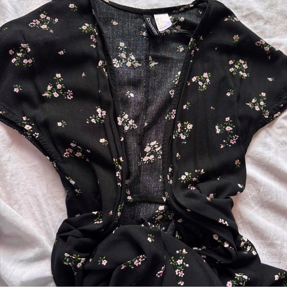 🌸 Spring H&M Floral Wrap Dress - Picture 2 of 2